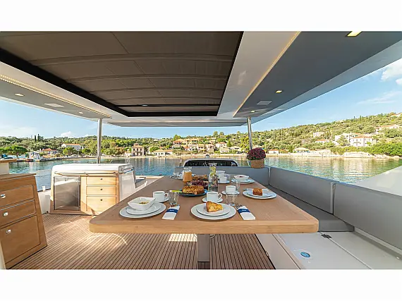 Aventura 50 MY, ONLY SKIPPERED - Internal image