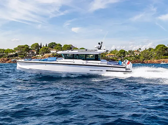 Axopar 37 XC Cross Cabin - External image