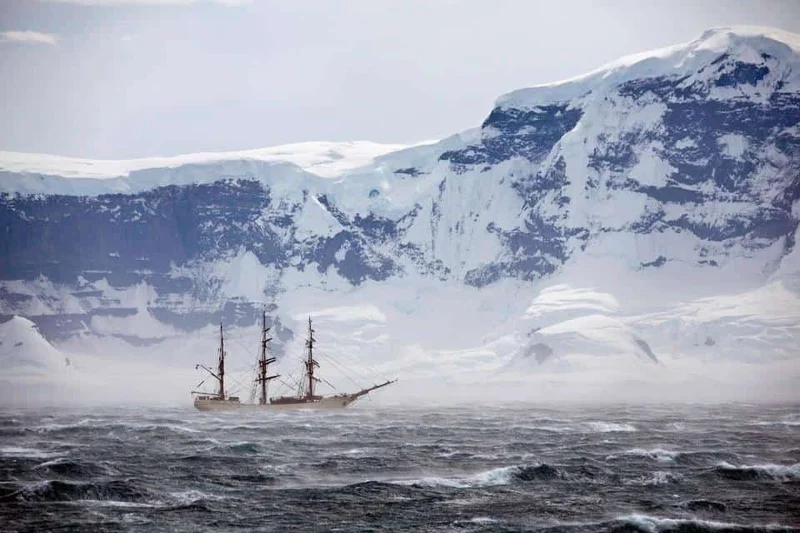 prepare your yacht for catabatic wind